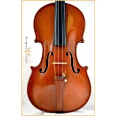 Коллин Мезин снимает скрипку